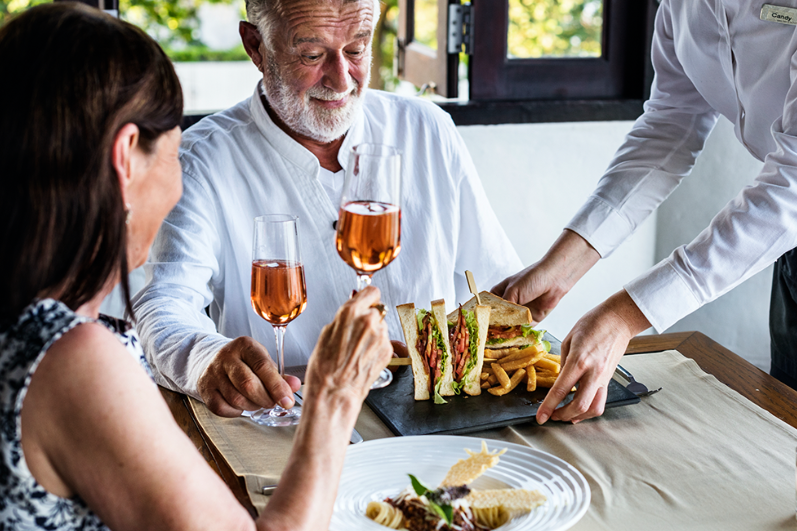 Reach more guests in a targeted way