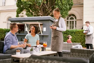 Services Gastronomie nutzt Funkbonieren zur Bestellaufnahme