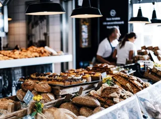 Die Auslage einer Bäckerei