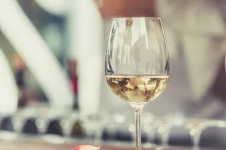 getraenkepauschale-weisswein-glas
