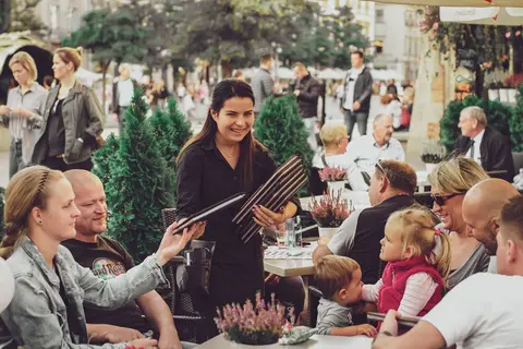 Arbeitsrecht in der Gastronomie – Arbeitszeiten und Urlaubsanspruch