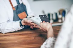 Kartenzahlung in Gastronomie mit Kartenleser PTP von orderbird