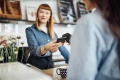 Kartenzahlung kontaktlos in Café