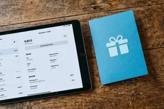 orderbird Kassensystem zeigt Übersicht der Wertgutscheine, Bondrucker gibt Gutschein aus