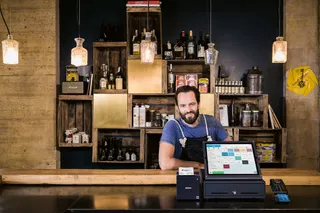 Gastronom miot Kassensystem von orderbird, das für die Belegausgabepflicht 2020 bereit ist.