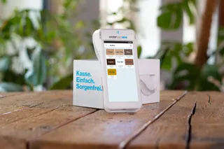 Kassensystem orderbird MINI mit Verpackung auf Tisch