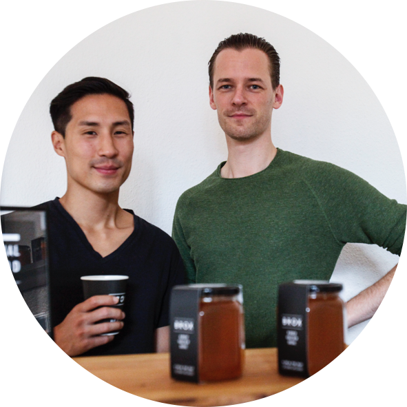 Konrad Kaspar Knops und Jin-Woo Bae Konrad Kaspar Knops und Jin-Woo Bae