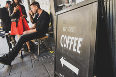 Gäste beim Kaffee trinken in der Espresso Bar Frankfurt